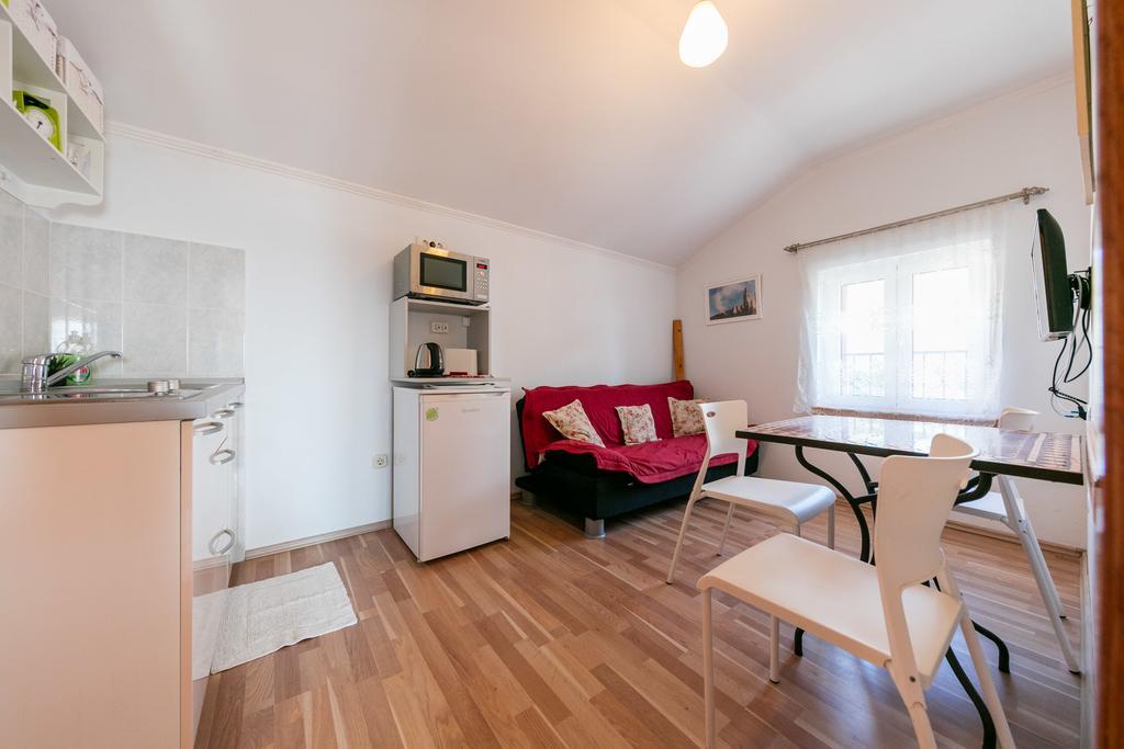 Apartments Kastelani Komiza Exterior photo
