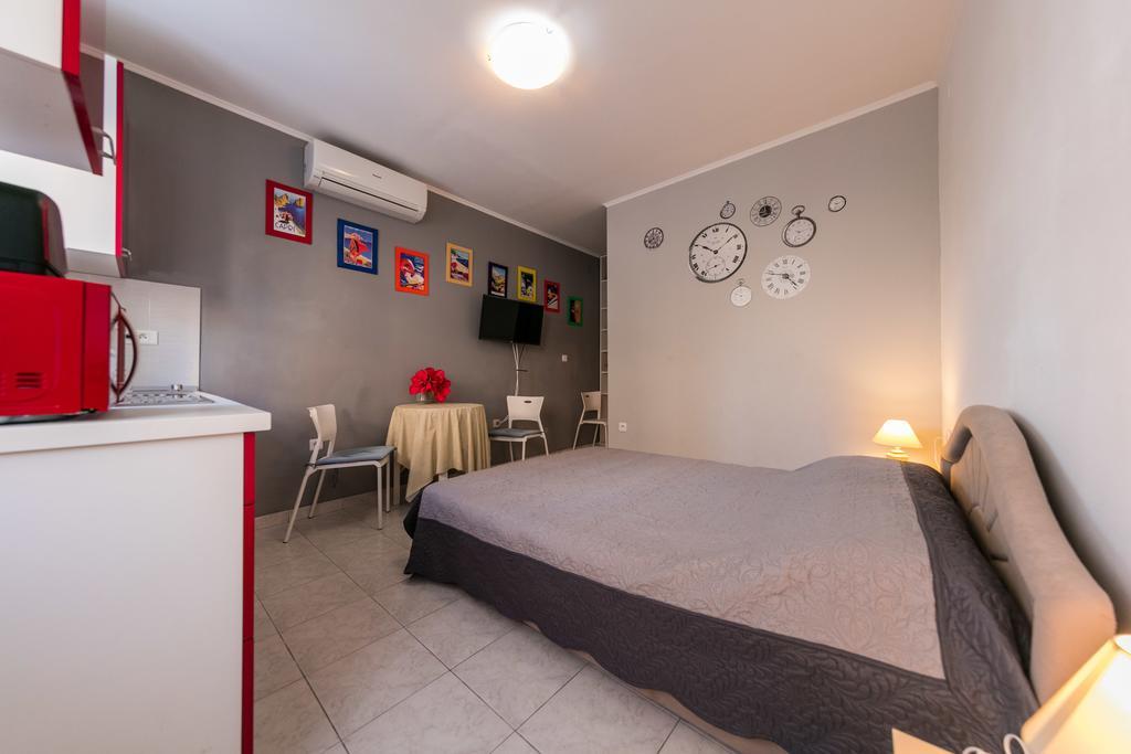 Apartments Kastelani Komiza Exterior photo