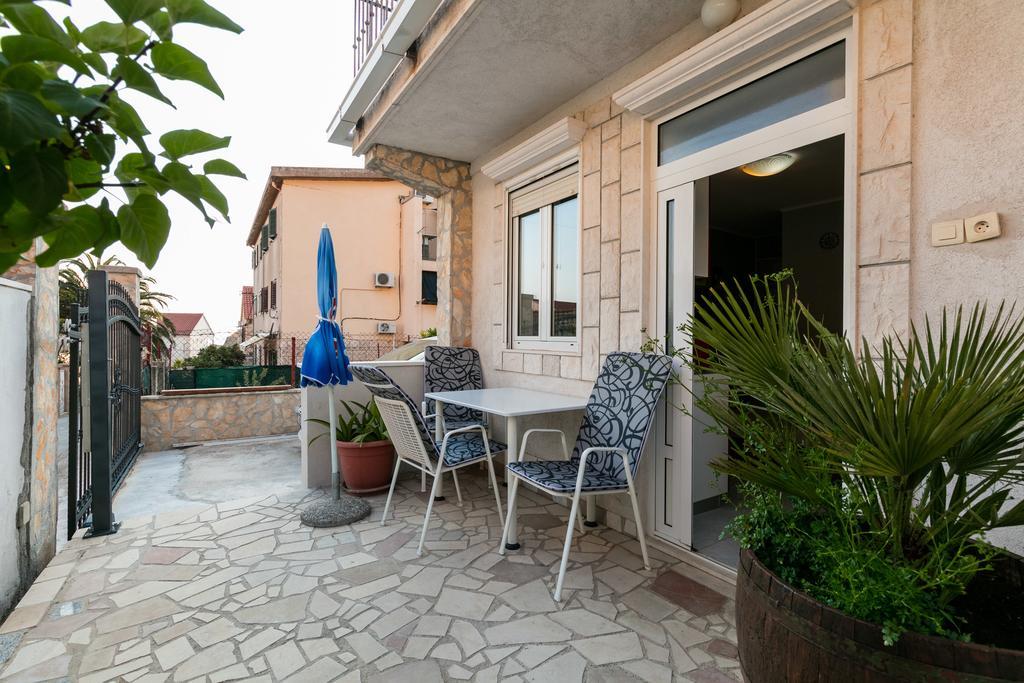 Apartments Kastelani Komiza Exterior photo